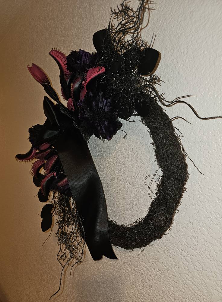Gothic Venus Flytrap Wreath Dark Halloween Door Décor Black and Red Creepy Gothic Wreath with Bow