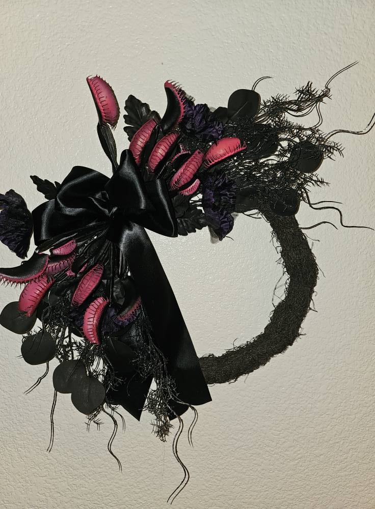 Gothic Venus Flytrap Wreath Dark Halloween Door Décor Black and Red Creepy Gothic Wreath with Bow