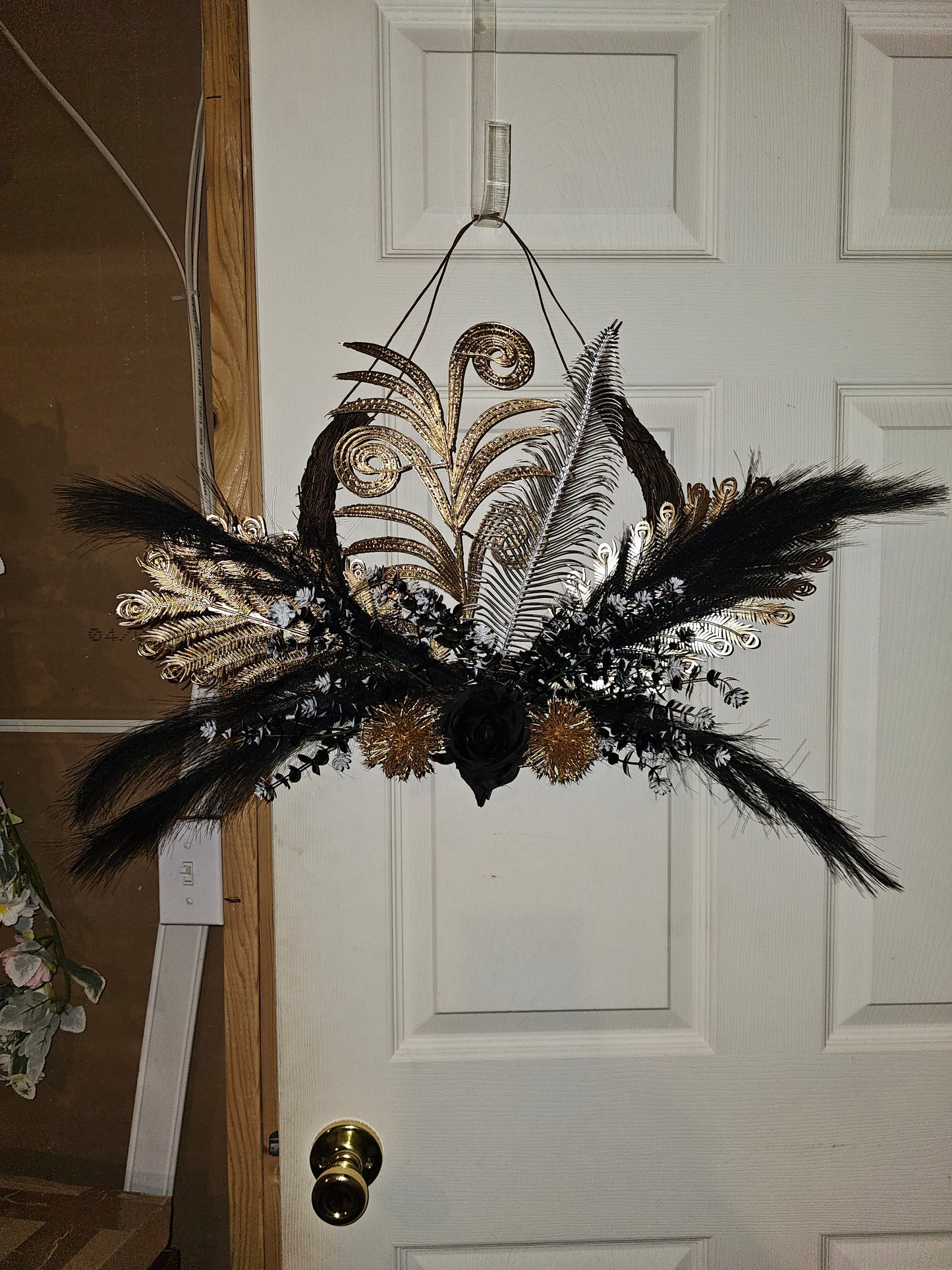 Black & Gold Luxury Door Swag – Elegant Feather & Metallic Wall Decor – Handmade Statement Piece